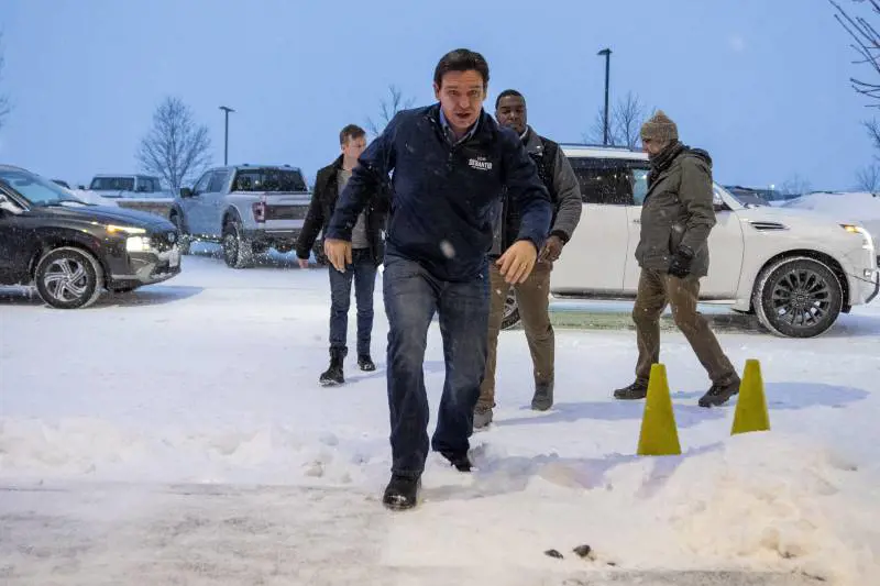 DeSantis e Haley si annullano a vicenda nelle primarie in Iowa, così Trump ne approfitta