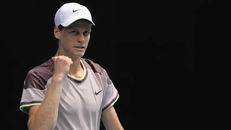 Sinner c’è. Battuto de Jong: l’azzurro vola al terzo turno degli Australian Open