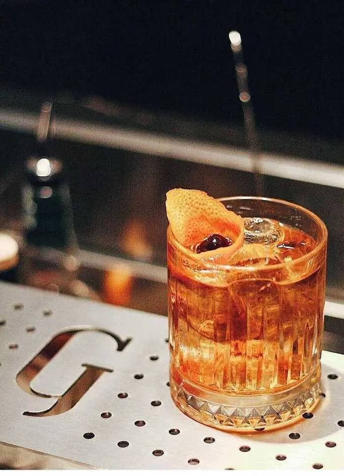Un drink.