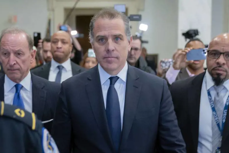 Biden grazia il figlio Hunter. "Attaccato per colpire me"