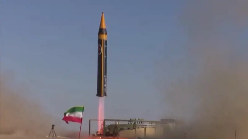 Lanciato il "distruttore di Kheibar": ecco il supermissile dell'Iran che minaccia Israele