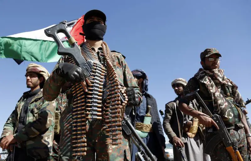 Attacco a una nave Usa nel Mar Rosso. Gli Houthi: "Siamo stati noi"