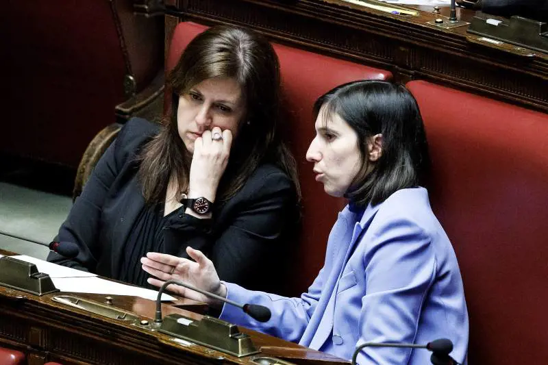 Le donne del Pd scaricano la Schlein: "Non candidarti, sarebbe una mannaia per noi"