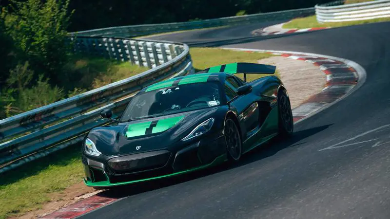 Auto elettriche: ecco le hypercar più veloci del mondo