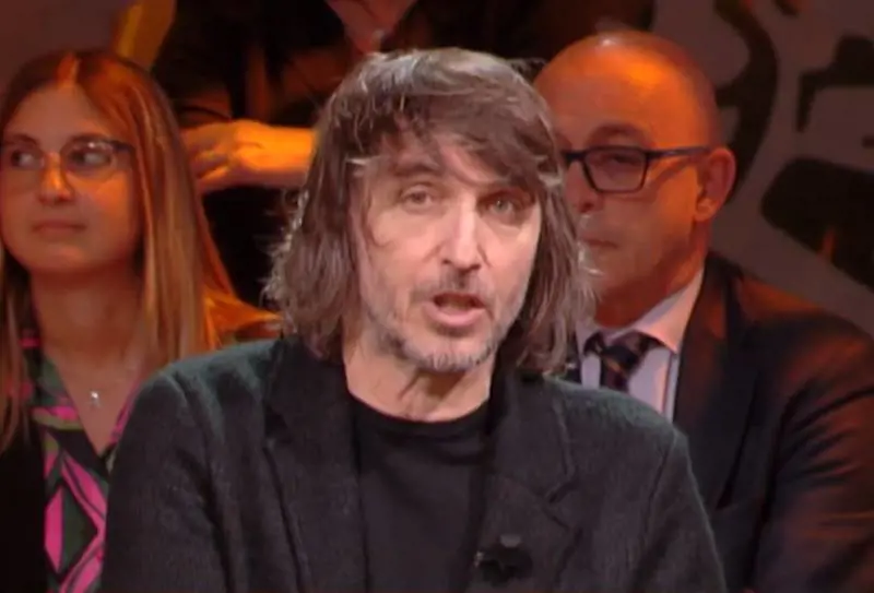  "Divento una belva": Cruciani scatenato contro le occupazioni dei rom 