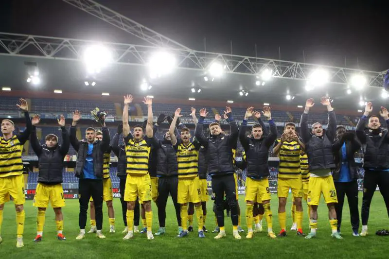 Serie B, il Parma vince e prova la fuga. Il Palermo vince col cuore nel recupero, folle pareggio fra Ascoli e Bari