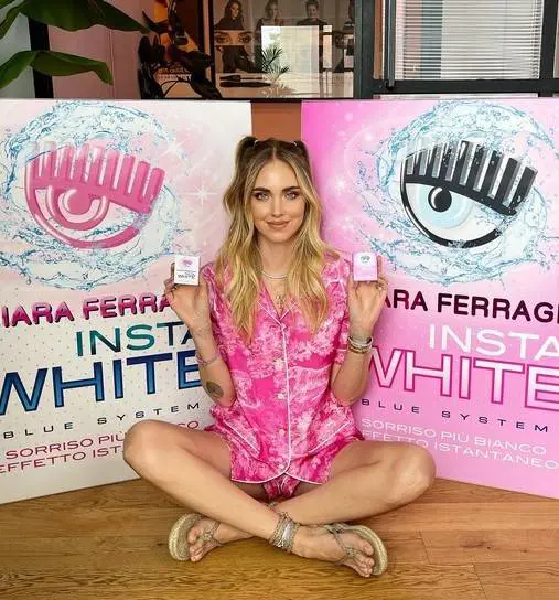 Anche le chewing gum scaricano Chiara Ferragni: via le Daygum brandizzate. L'azienda nega: "Era previsto"