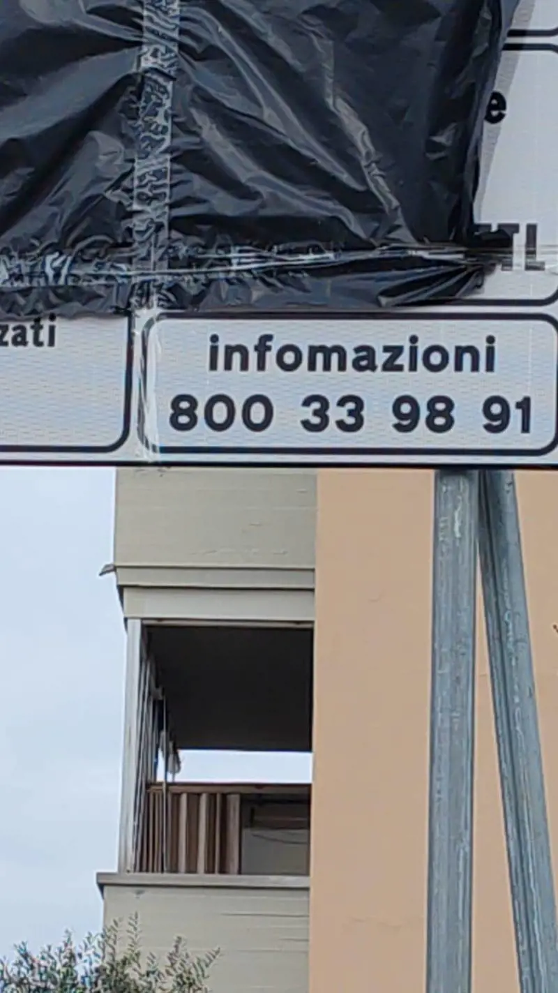 Uno dei cartelli stradali contenenti il refuso