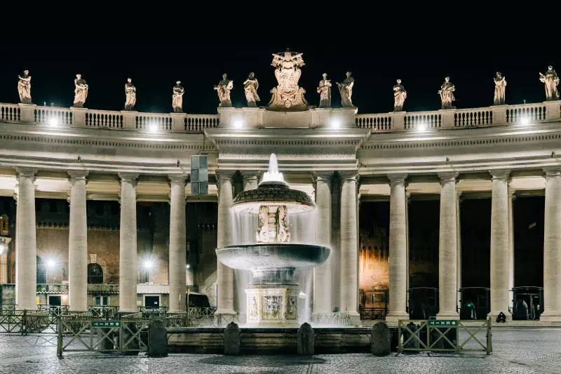 Il Vaticano "rimprovera" la Francia: "Sopprimere vite non è un diritto"