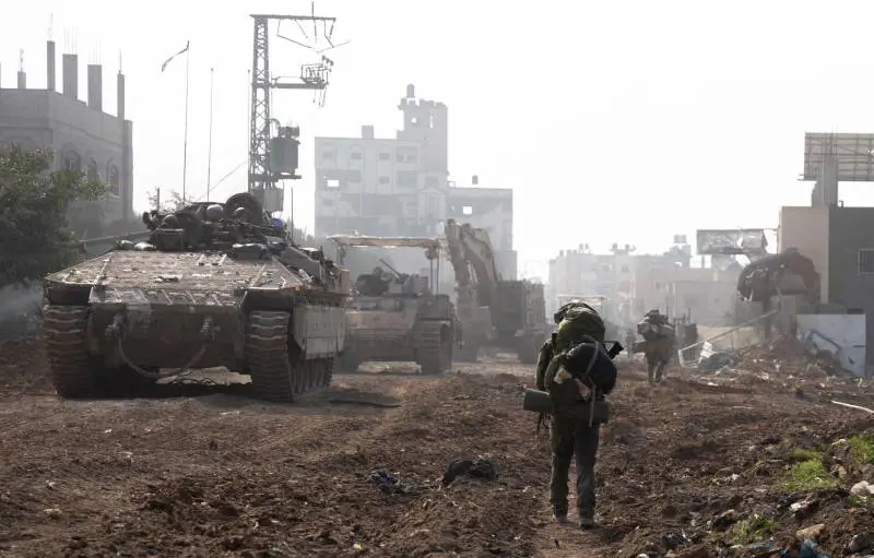 Accordo in tre fasi con Israele. Ma Hamas tira dritto: "Cessate il fuoco totale"