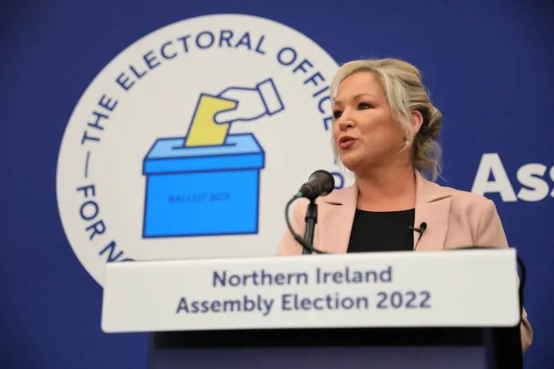 Intesa notturna tra repubblicani e unionisti. Belfast sorride