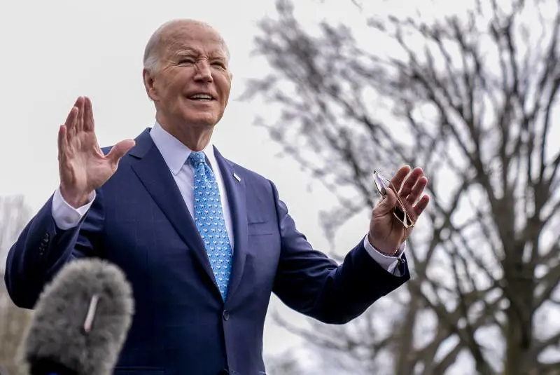 Gaffe Biden: Macron diventa Mitterrand
