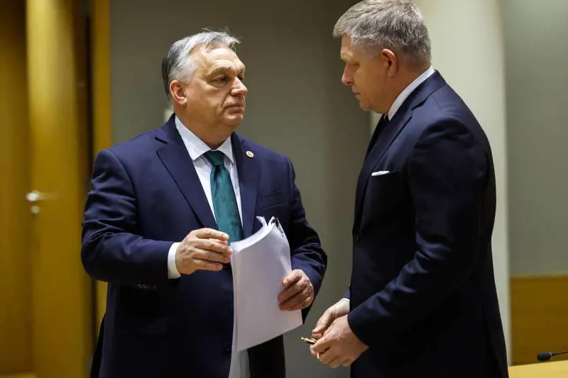 Piegati i veti di Orbán: 50 miliardi per Kiev