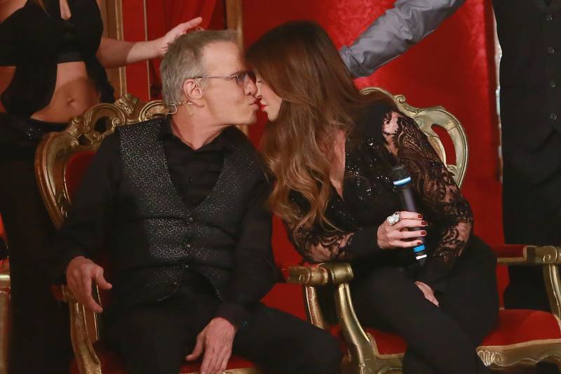 Alba Parietti e Christopher Lambert si baciano in diretta a Ballando Con Le Stelle (2016)