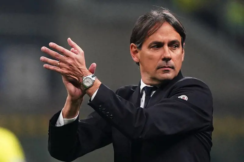 Inter, misteriosa telefonata di Inzaghi e dito medio di Acerbi, la Procura federale apre un’indagine 