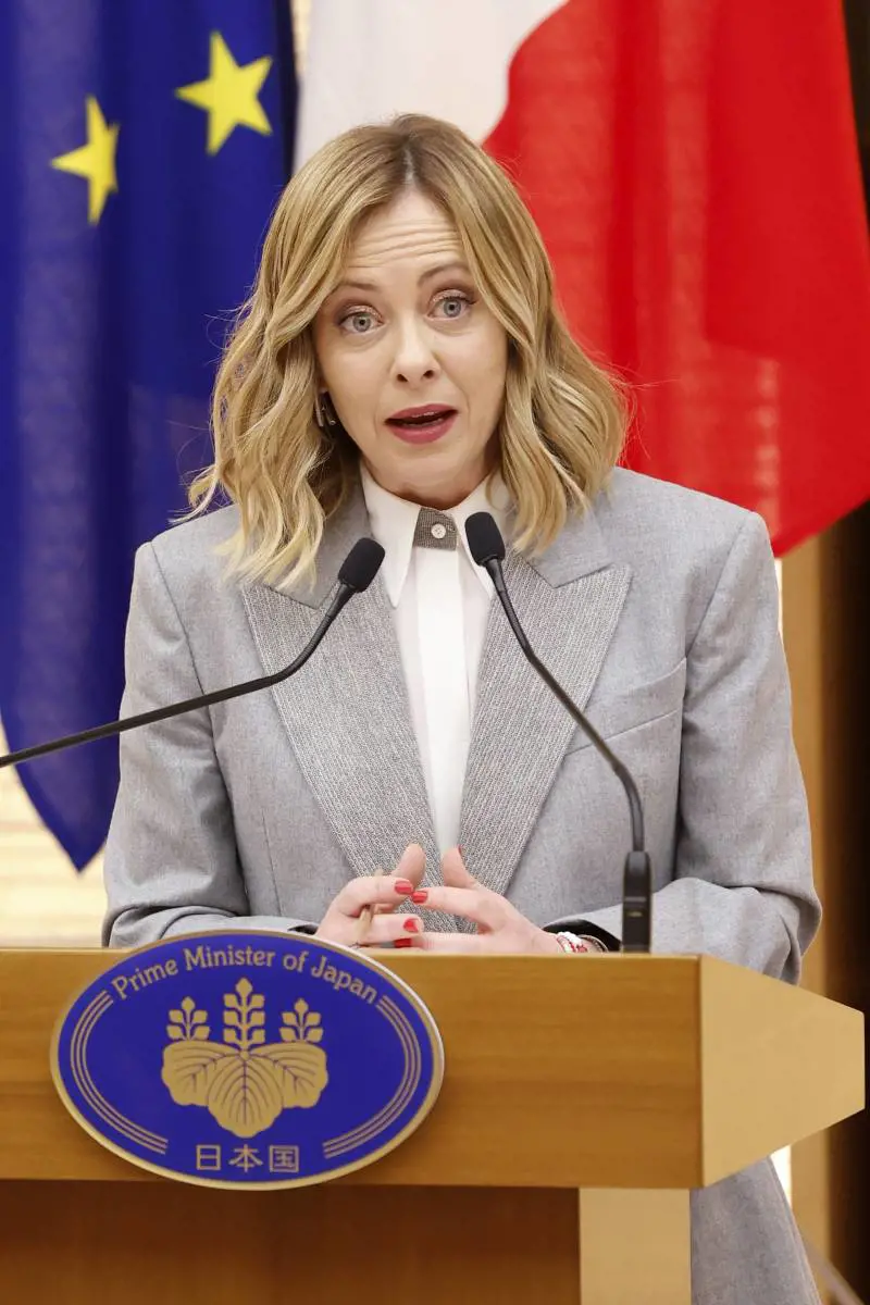 Meloni asfalta Stellantis: "Bizzarro chiedere incentivi"