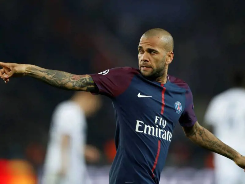 Stangata per Dani Alves, condannato a quattro anni e mezzo per violenza sessuale