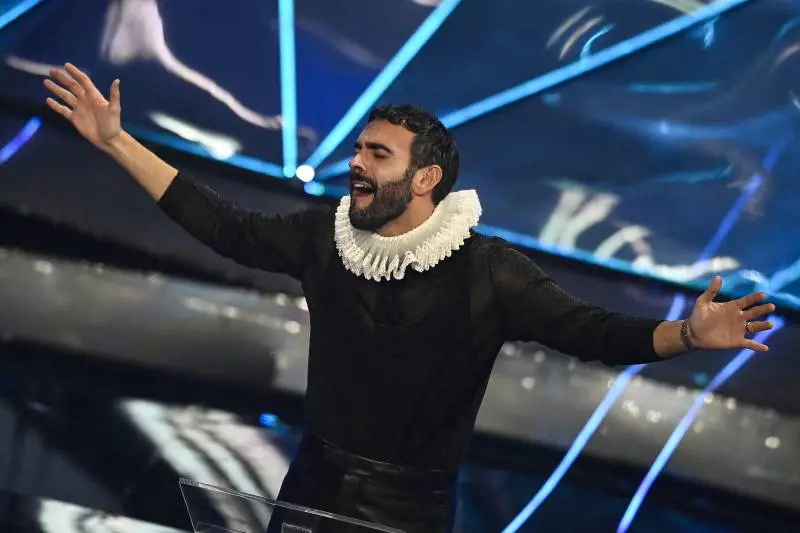 Mengoni: "Uno show tutto mio? Che ansia. So che tanti mi invidiano per questa serata"