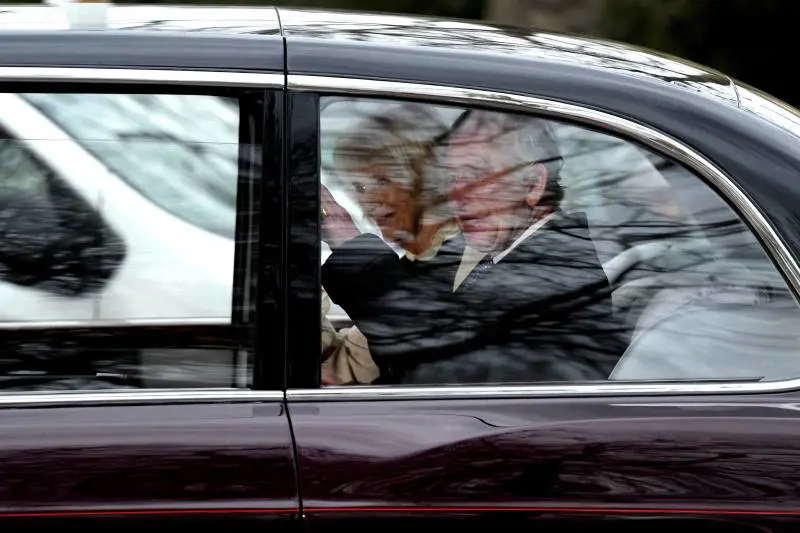 Carlo torna a Sandringham, escluse le ipotesi di reggenza e abdicazione