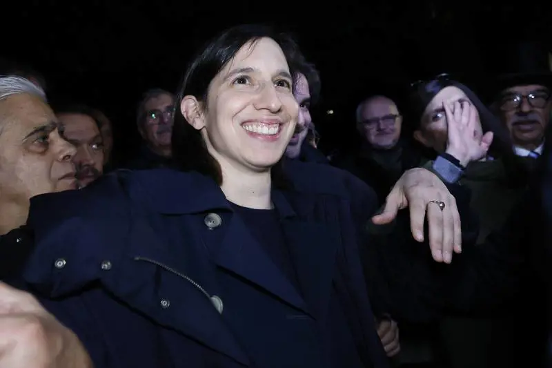 I dem fanno il pieno di poltrone e direttori. Ed Elly è prima nei tg