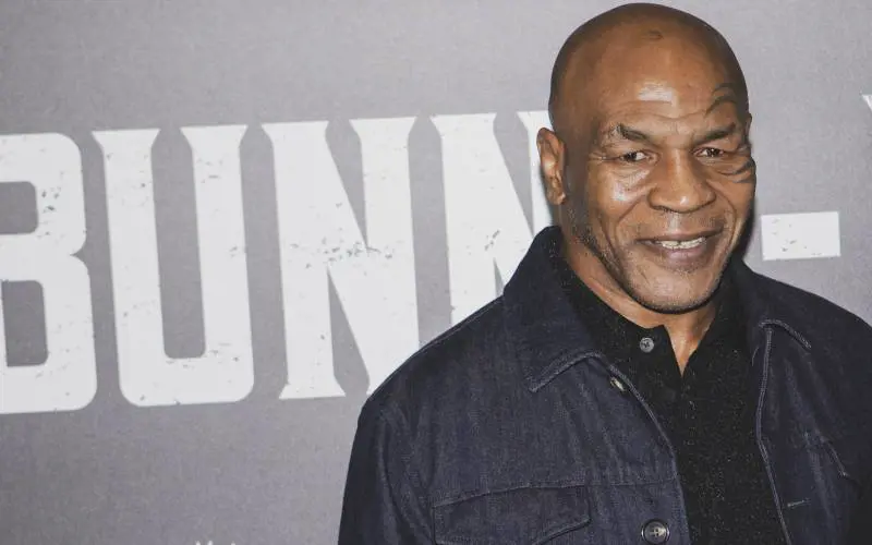 Paura per Mike Tyson: ulcera lo colpisce in aereo. Come sta adesso