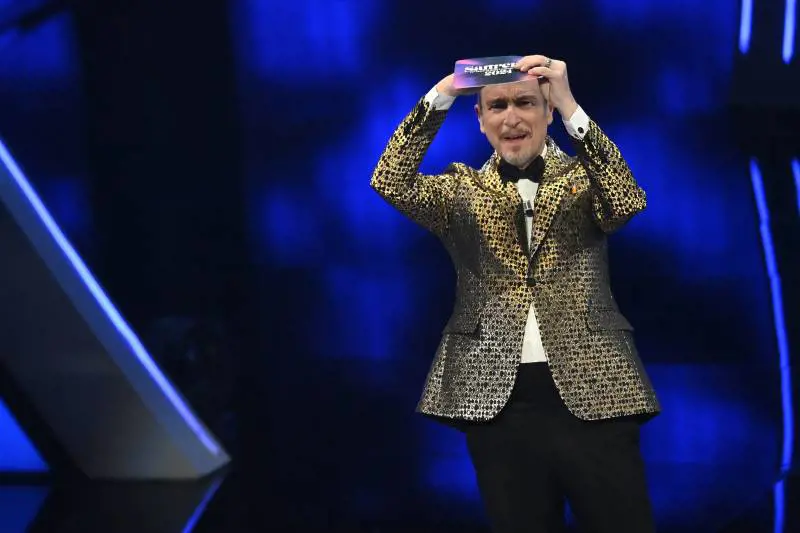 Amadeus s’è rotto le balle, Festival dei pacifisti e Russell Crowe: quindi, Sanremo...