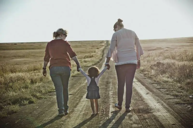 Bimbo con due mamme: la sfida del Comune di Udine