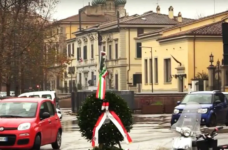 Nel giorno del ricordo vandalizzata targa vittime delle foibe a Firenze