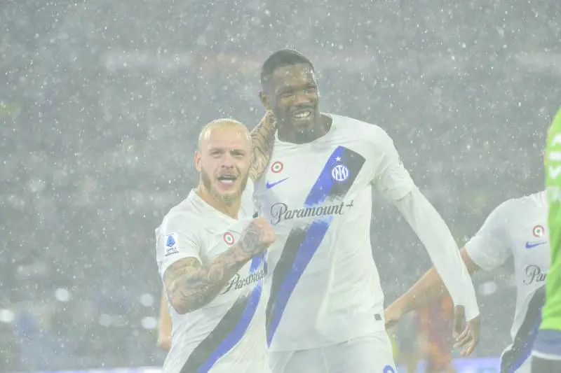 Inter implacabile: dopo esser andata sotto Thuram ribalta la Roma nella ripresa