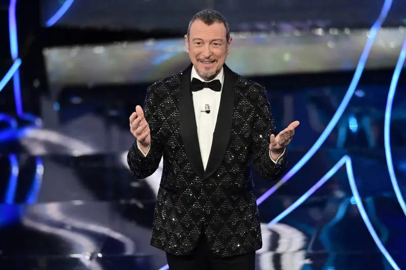 Sanremo, Amadeus si commuove ma non ci ripensa: "Mi fermo qui"