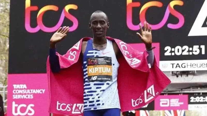 Kiptum, il re della maratona: corsa spezzata verso la storia
