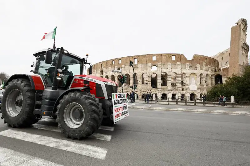 Oggi le misure per gli agricoltori. Meloni: "Vi capisco"