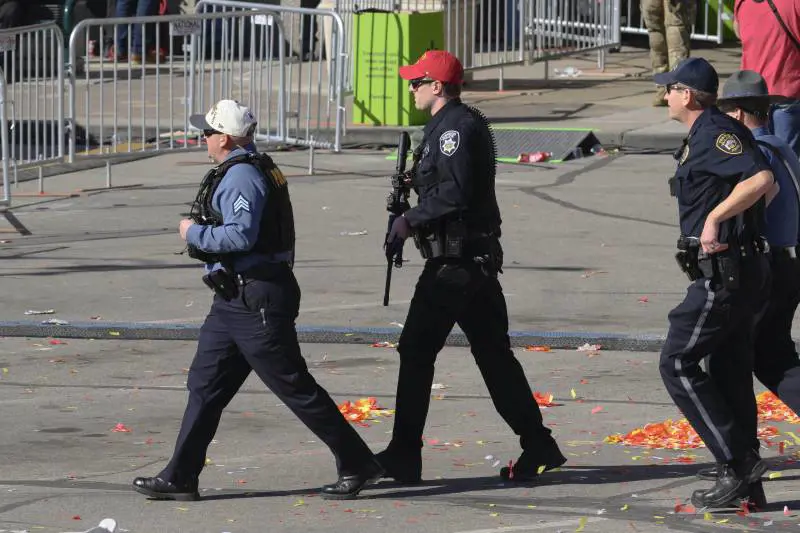 "Un morto e 22 feriti": sparatoria alla festa per il Super Bowl. Terrore a Kansas City