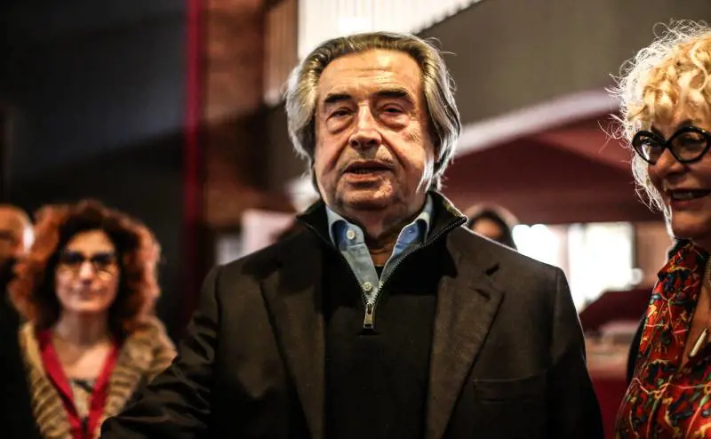 E adesso tutti zitti e Muti