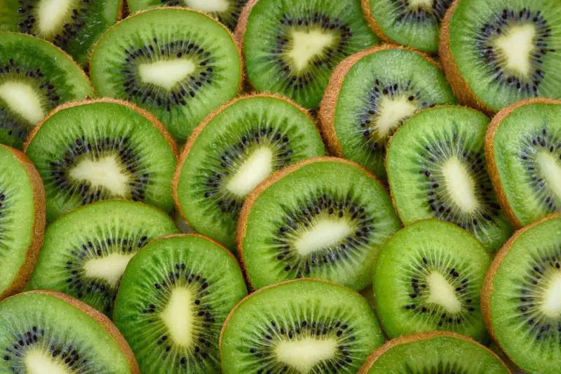 Kiwi, il superfrutto che fa bene al corpo e alla mente