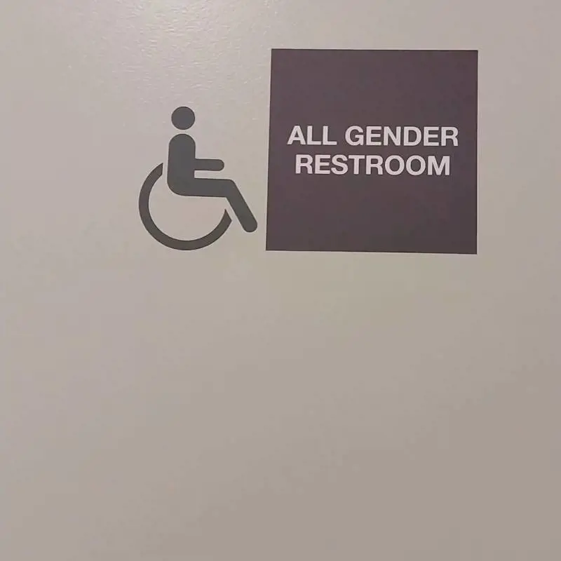 Deriva Lgbt pure alla Bocconi