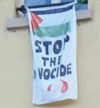 Lo striscione esposto a Santarcangelo
