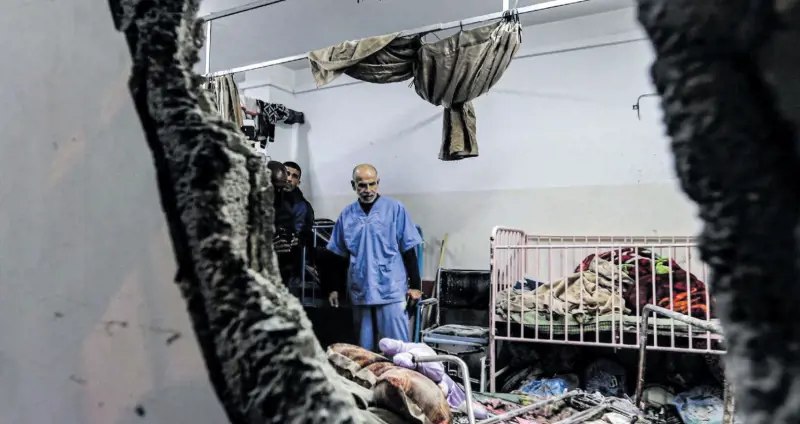 Khan Yunis, raid in ospedale in cerca dei corpi degli ostaggi