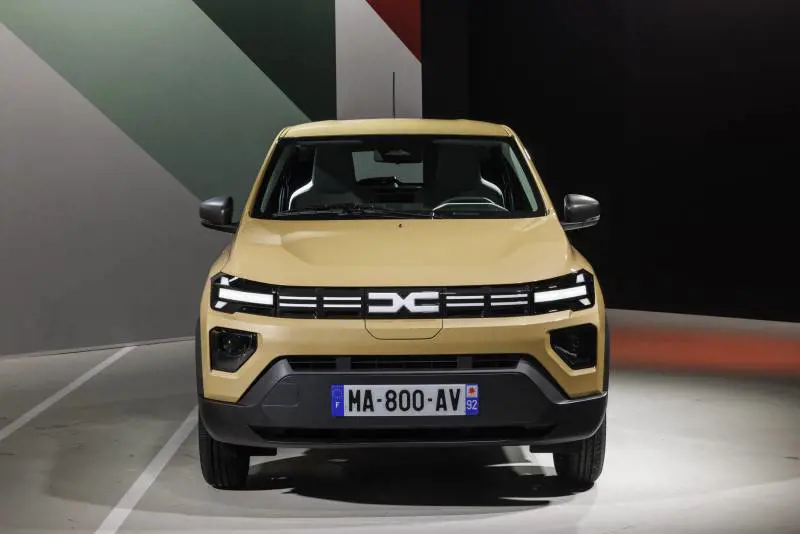 Dacia Spring 2024, nuovo design con il restyling: la nostra anteprima