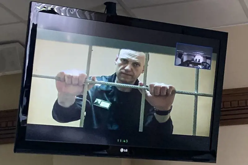 I lividi sul petto e l'ospedale siberiano: il giallo sul corpo di Navalny