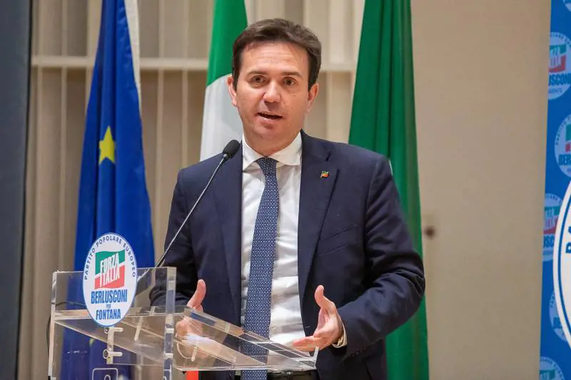 Prelievo sugli extraprofitti, Forza Italia ribadisce l'altolà