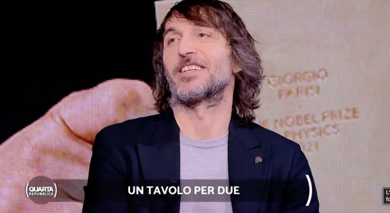 "Un genio, ma non sapeva indossare le mutande". La rivelazione di Cruciani sul misterioso parente