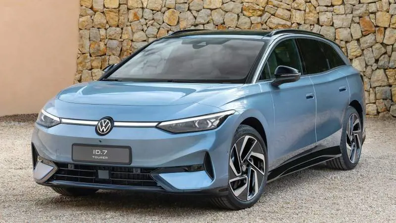 Nuova Volkswagen ID.7 Tourer, svelata la station elettrica per viaggi a zero emissioni