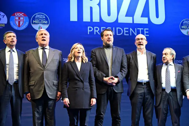 Meloni convince gli italiani. Il sondaggio che gela la sinistra