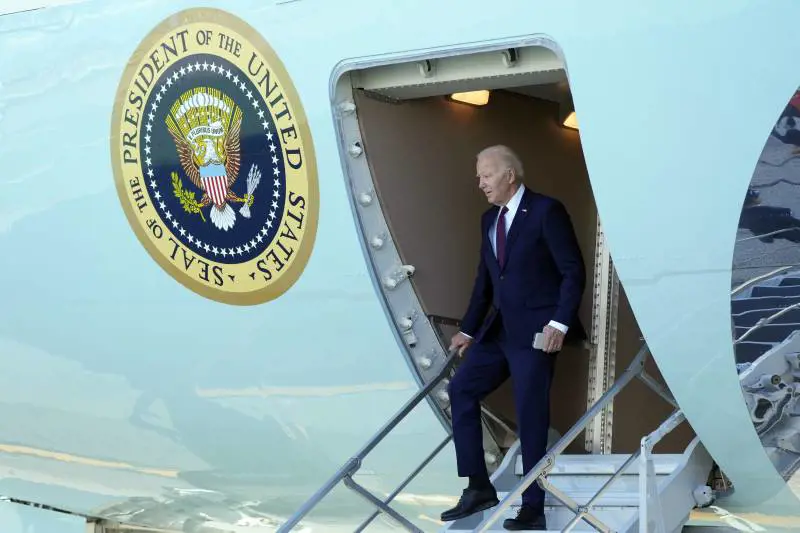 "Pazzo figlio di...". Biden insulta Putin. Il Cremlino: "Cowboy hollywoodiano"
