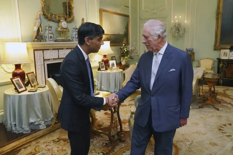Le lacrime di Re Carlo: il retroscena durante l'incontro con il premier inglese