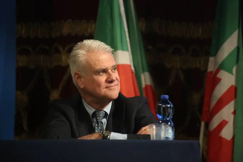 "La Cgil? Blocca tutto. Ora una Pa più moderna con aumenti e merito"