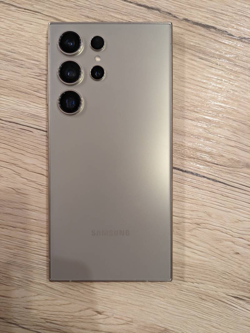 Samsung Galaxy S24 Ultra 2