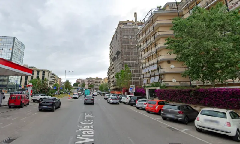 Palermo, guerra alle doppie file: sassaiola contro vigili urbani