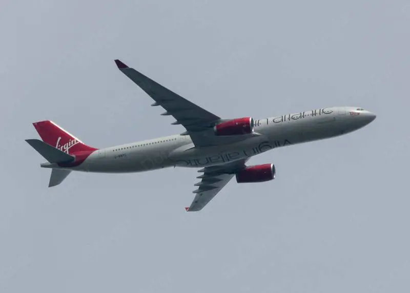 A bordo trema tutto e si scatena il panico: aereo supera 1.200 Km/h (velocità del suono)